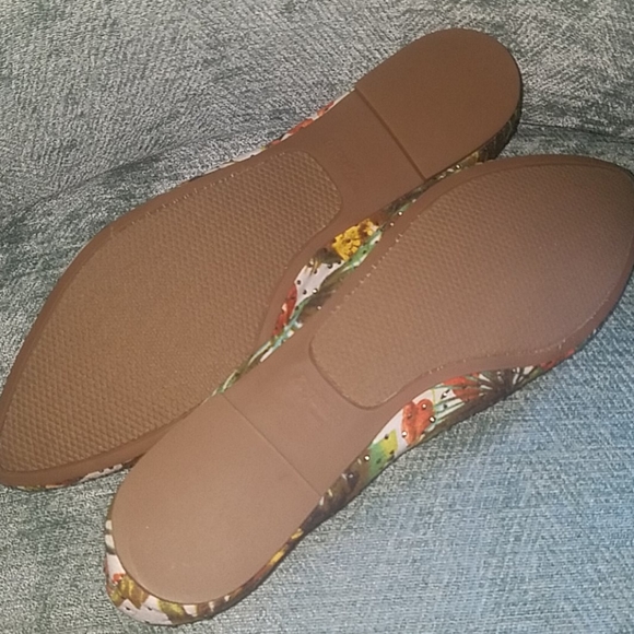 🎉Sale $25 Zigi Soho Floral Flats W/Crystals - Picture 7 of 8